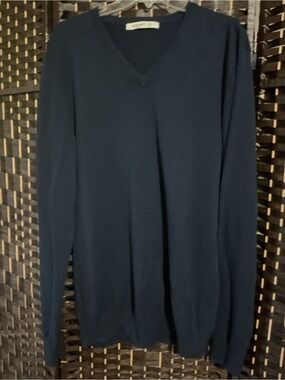 Old Navy Men's V-Neck Sweater in Navy